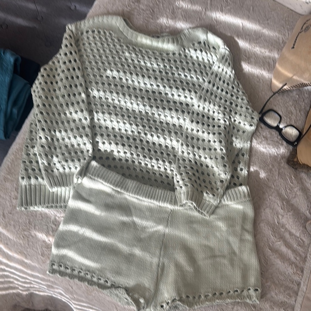 Green Crew Neck Sweater with Airy Knit Pattern